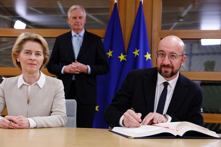 EU Chiefs sign Brexit Deal