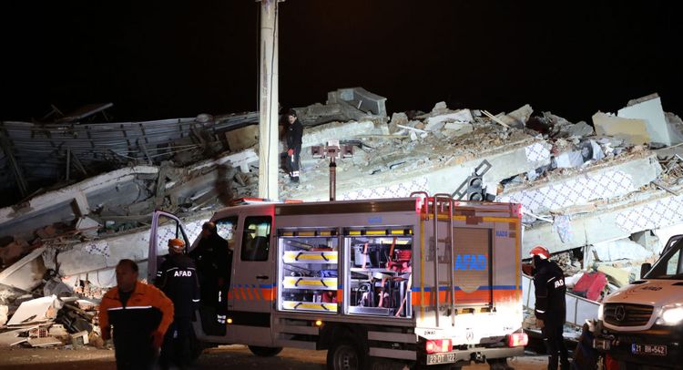 Greek Prime Minister calls Erdogan to offer help to quake-hit Turkey