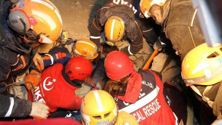 В Турции из-под завалов извлекли живыми 39 человек