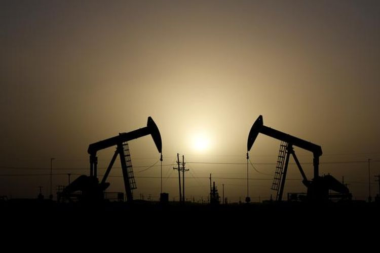 Oil prices skid 2%, extending slide as China virus spreads