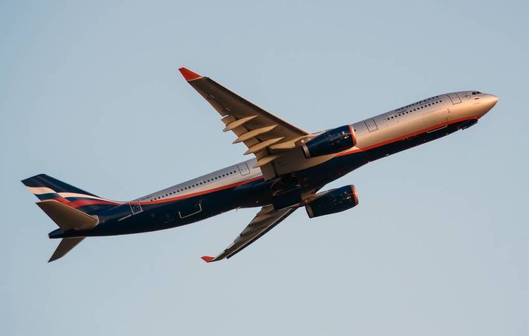 Самолет Хабаровск - Москва сел в аэропорту вылета после сообщения о бомбе на борту