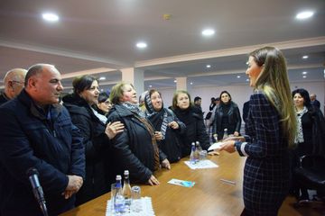 ® Parlament seçkilərində ilk dəfə iştirak edəcək Könül Nurullayeva seçki kampaniyasını aktiv şəkildə davam etdirir