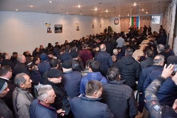 ® İqbal Ağazadə Tusi küçəsində sakinlərlə görüş keçirib
