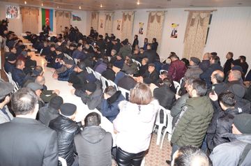 ® İqbal Ağazadə Tusi küçəsində sakinlərlə görüş keçirib