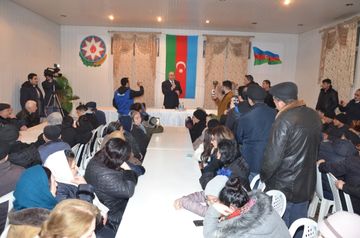 ® İqbal Ağazadə Tusi küçəsində sakinlərlə görüş keçirib