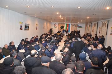 ® İqbal Ağazadə Tusi küçəsində sakinlərlə görüş keçirib