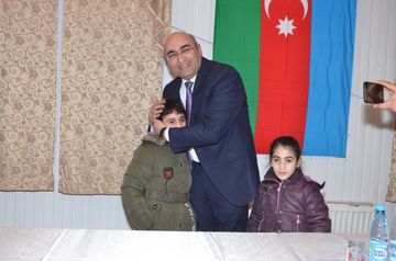 ® İqbal Ağazadə Tusi küçəsində sakinlərlə görüş keçirib