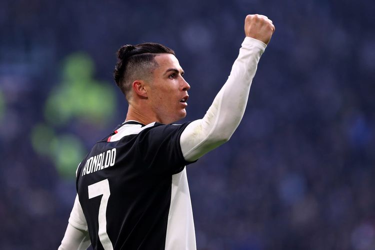 Kriştianu Ronaldo instaqramda izləyicisi 200 milyona çatan ilk şəxs olub