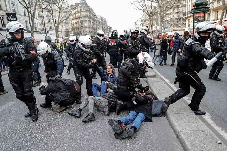 Parisdə etiraz aksiyalarında 13 nəfər saxlanılıb