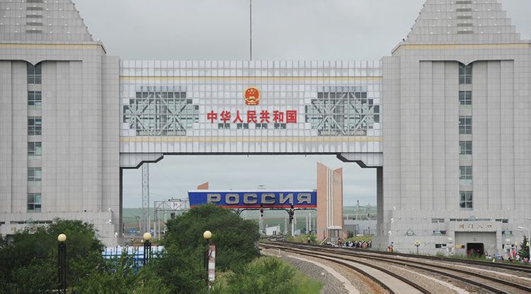 Russia closes border with China