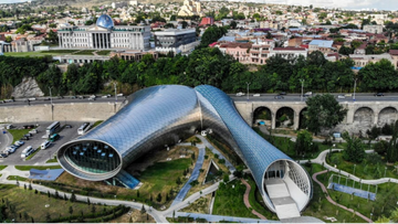 Tbilisidə məşhur bina satışa çıxarılır