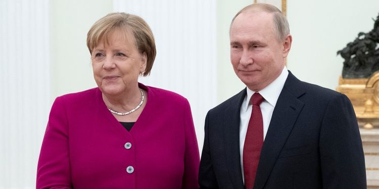 Merkel və Putin arasında telefon danışığı olub