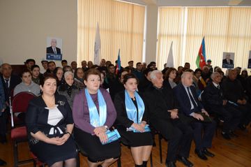 ® Ağalar Vəliyev ağdamlı məcburi köçkünlərlə görüşüb