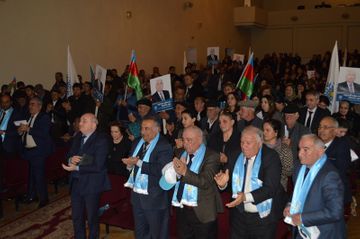 ® Ağalar Vəliyev ağdamlı məcburi köçkünlərlə görüşüb