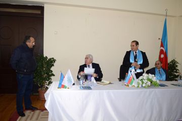 ® Ağalar Vəliyev ağdamlı məcburi köçkünlərlə görüşüb
