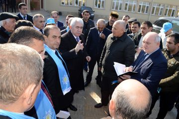 ® Ağalar Vəliyev ağdamlı məcburi köçkünlərlə görüşüb