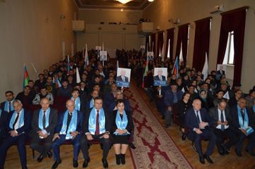 ® Ağalar Vəliyev ağdamlı məcburi köçkünlərlə görüşüb