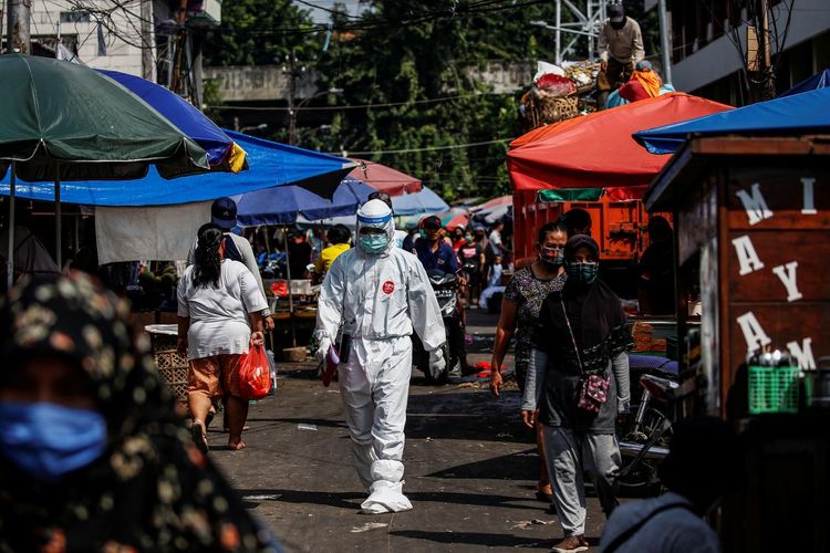 Indonesia reports 1,031 new coronavirus cases, 49 deaths