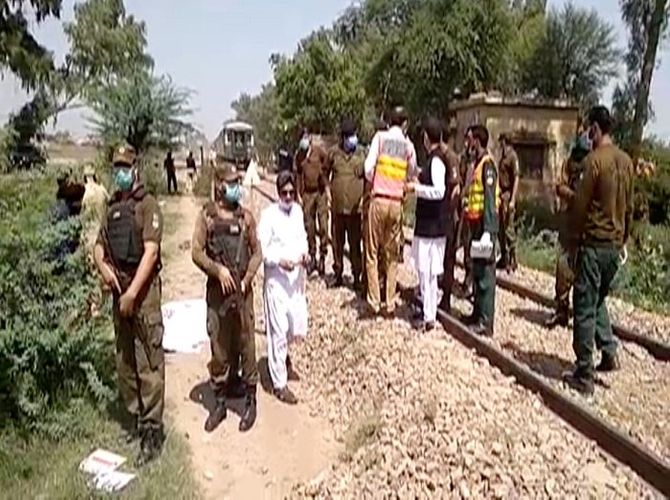 Pakistanda qatar zəvvarları daşıyan avtobusla toqquşub, 19 nəfər ölüb