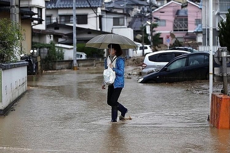 Heavy rains lash Japan