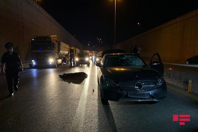 Bakıda avtomobil piyadanı vuraraq öldürüb - FOTO - VİDEO