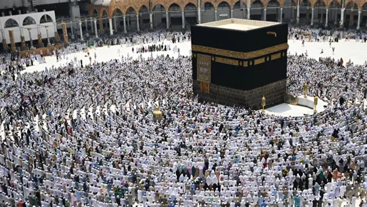 Саудовские власти запретят паломникам прикасаться к Каабе во время хаджа