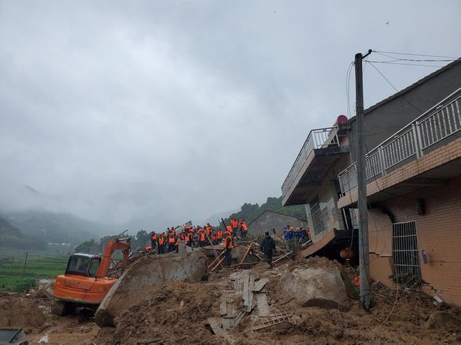 Landslide reportedly buries 9 people in China