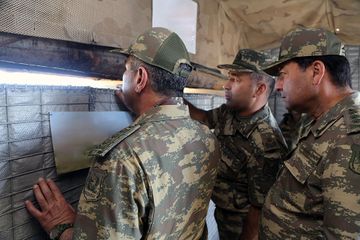 Министр обороны Азербайджана посетил передовые подразделения - ВИДЕО