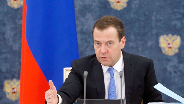 Dmitri Medvedev prezident olmaq istəyənlərə məsləhət verib