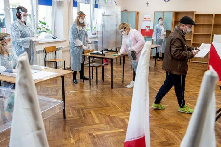 В Польше проходит решающий тур президентских выборов
