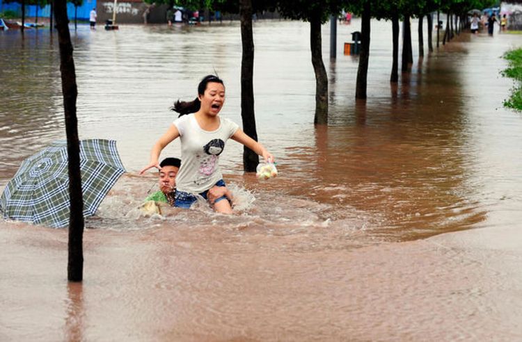 В Китае из-за наводнений пострадали почти 38 млн человек  