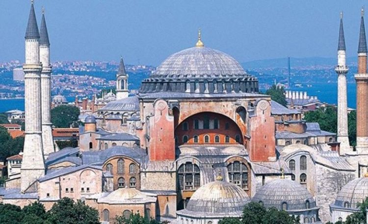 Турция отвергла критику ЕС, недовольного изменением статуса Святой Софии