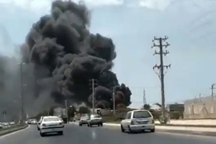 В Иране произошел сильный пожар на судостроительном заводе - ВИДЕО