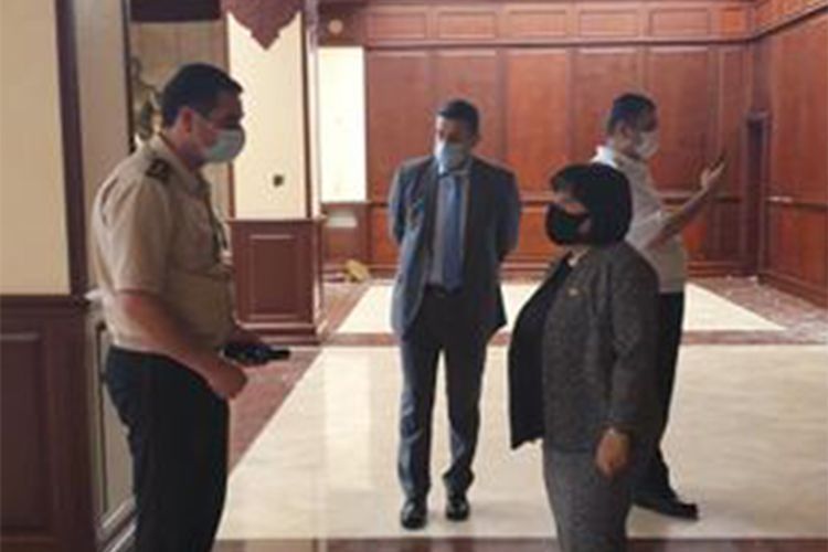 Председатель ММ Сахиба Гафарова ознакомилась с ущербом, нанесенным зданию парламенту