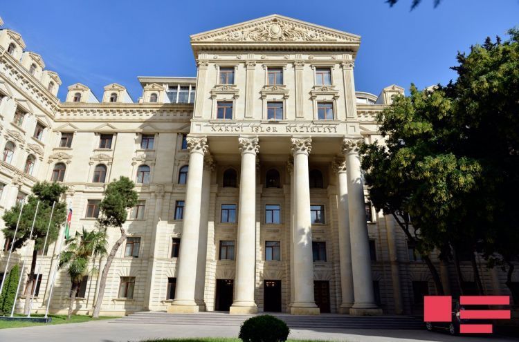 МИД Азербайджана распространил информацию об акте вандализма, совершенном против здания посольства во Франции