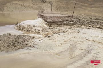 В Шамахы сель затопил озеро, погибло 15 тонн рыбы - ФОТО