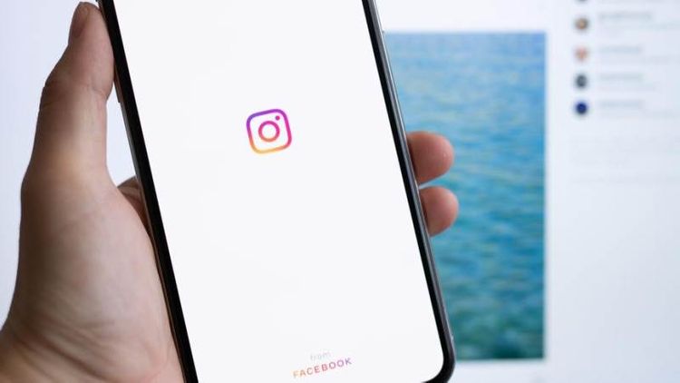 Instagram direct messaging service down 