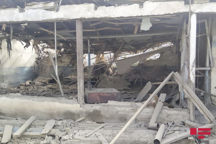 В результате обстрела со стороны ВС Армении села Дондар Гушчу Товузского района снаряды упали на жилые дома и приусадебные участки  