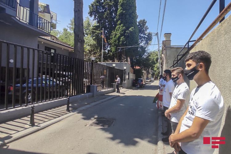 В Тбилиси прошла акция протеста перед посольством Армении - ФОТО