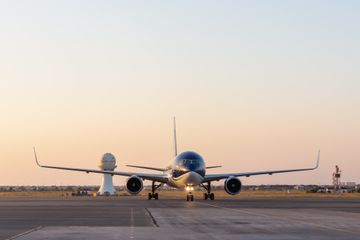 AZAL 159 Azərbaycan vətəndaşını Daşkənddən Vətənə çatdırıb - FOTO