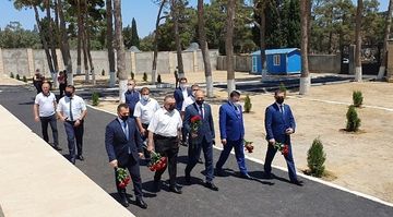Deputatlar şəhid general Polad Həşimov və polkovnik İlqar Mirzəyevin məzarını ziyarət edib