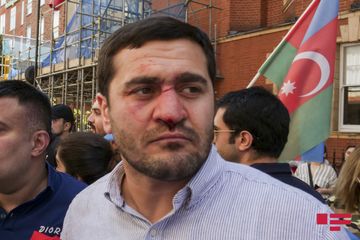 Ermənilər azərbaycanlıların Londonda dinc aksiyasında təxribat törədib, bir soydaşımız xəsarət alıb - VİDEO