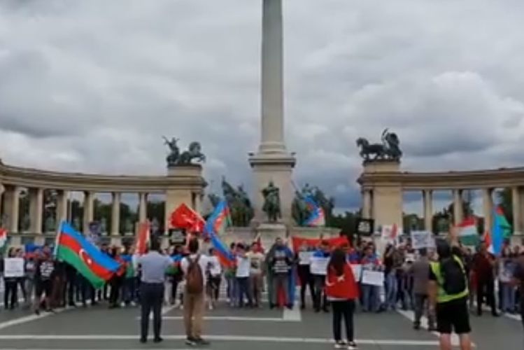 В Будапеште прошла акция в поддержку Азербайджанской Армии