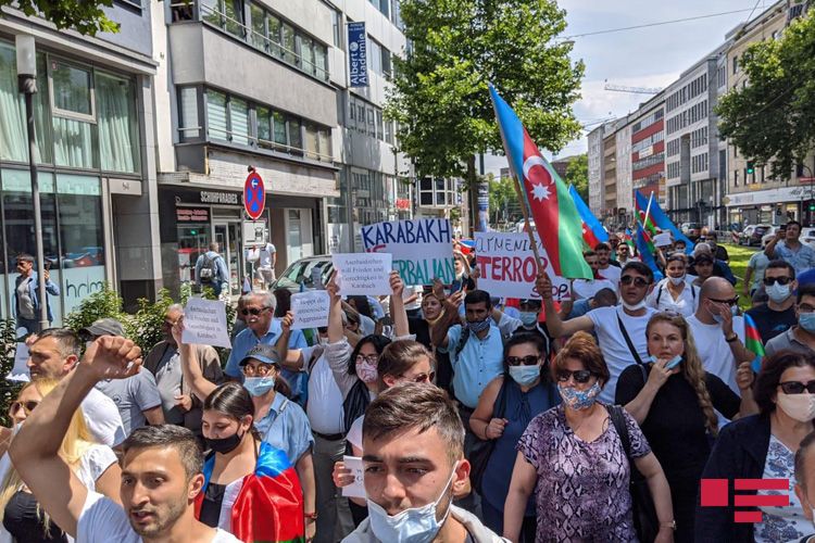 Almaniyanın Düsseldorf şəhərində Ermənistanın hərbi təxribatına etiraz və ordumuza dəstək yürüşü keçirilib - FOTO - VİDEO
