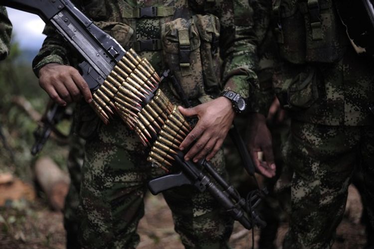 KİV: Kolumbiyada naməlum silahlıların hücumu nəticəsində 2 hərçi ölüb, 6-sı yaralanıb