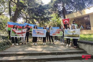 Azərbaycanın Gürcüstandakı səfirliyinin qarşısında orduya dəstək aksiyası keçirilib - FOTO