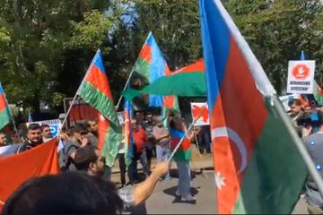 Ermənistanın Berlindəki səfirliyi qarşısında etiraz aksiyası keçirilir