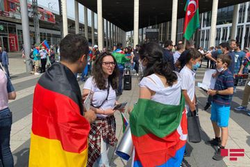 Köln şəhərində yaşayan azərbaycanlılar ordumuza dəstək aksiyası keçirib - FOTO - VİDEO