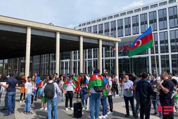Köln şəhərində yaşayan azərbaycanlılar ordumuza dəstək aksiyası keçirib - FOTO - VİDEO