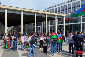 Köln şəhərində yaşayan azərbaycanlılar ordumuza dəstək aksiyası keçirib - FOTO - VİDEO